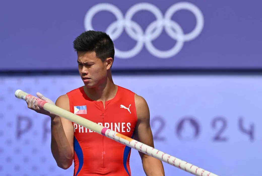 Filipino pole vaulter Ernest John “EJ” Obiena pulls through a shaky start as he continues his hunt for the Philippines’ first Olympic athletics medal in 88 years.