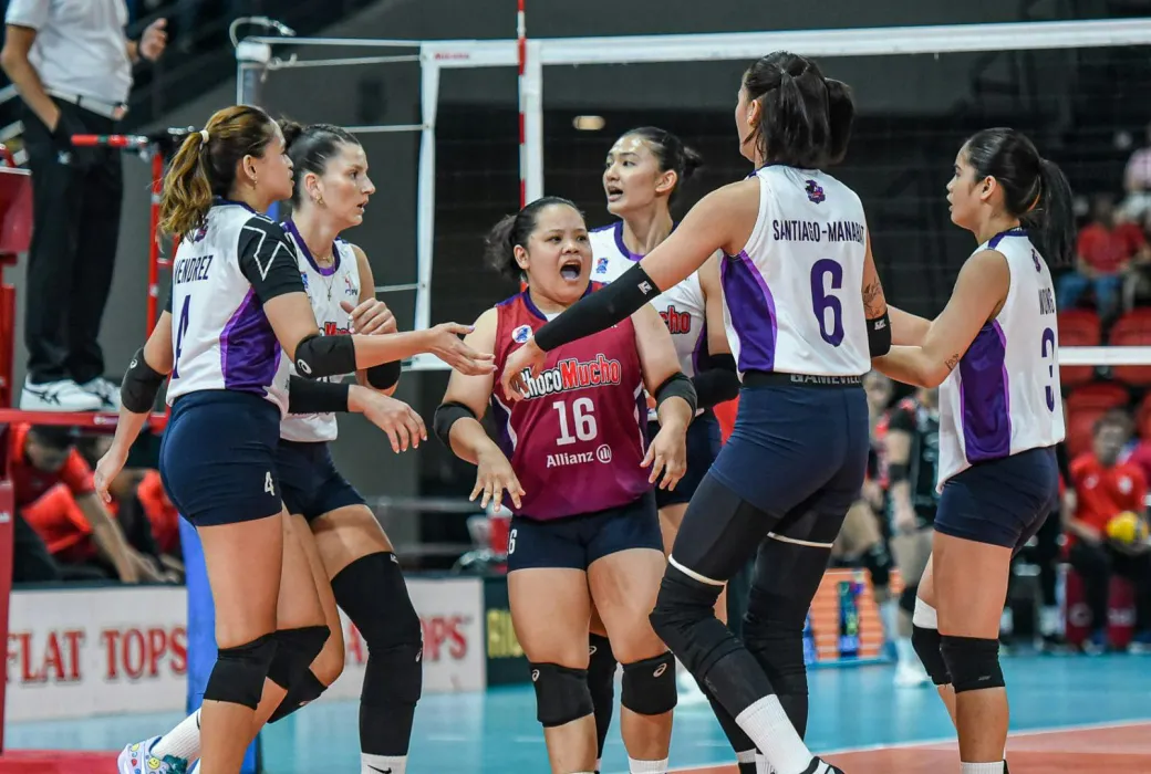 Choco Mucho kept its Premier Volleyball League (PVL) Reinforced Conference playoff bid alive after escaping Chery Tiggo on Tuesday, August 13, at PhilSports Arena.